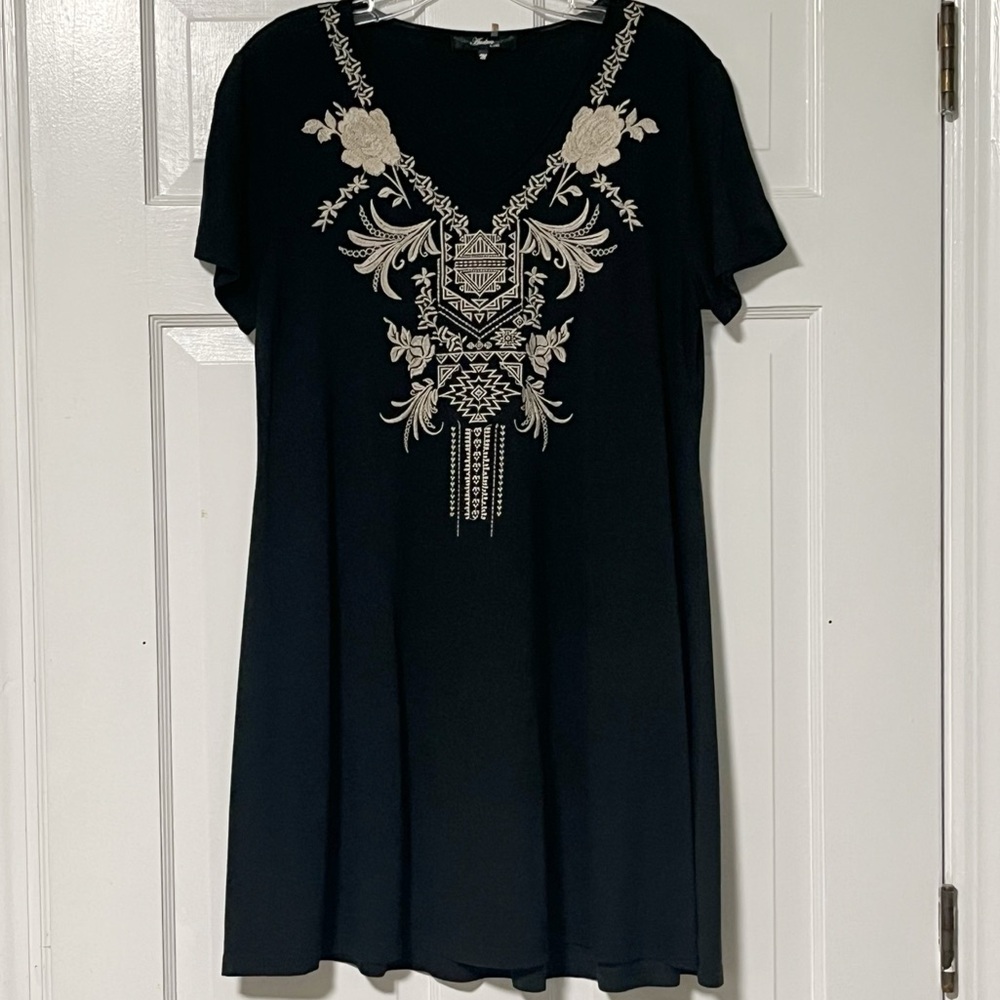 Andrée by Unit black cream intricate embroidery short-sleeve top or tunic dress